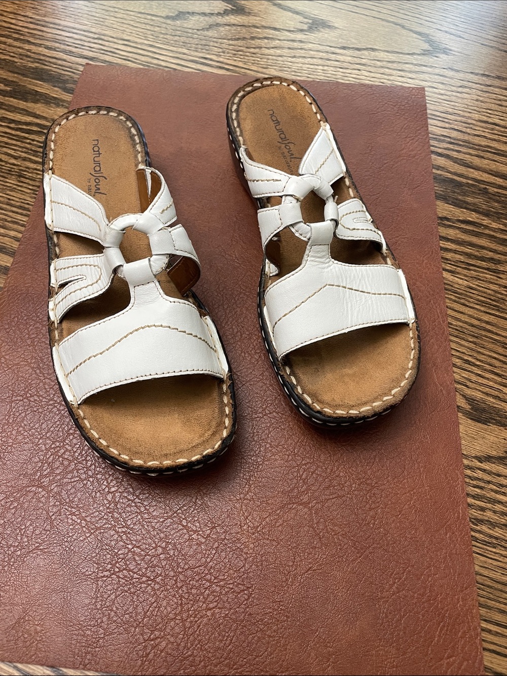 Natural Soul White Leather Slide Sandals with Knot Detail 9 1/2 M.